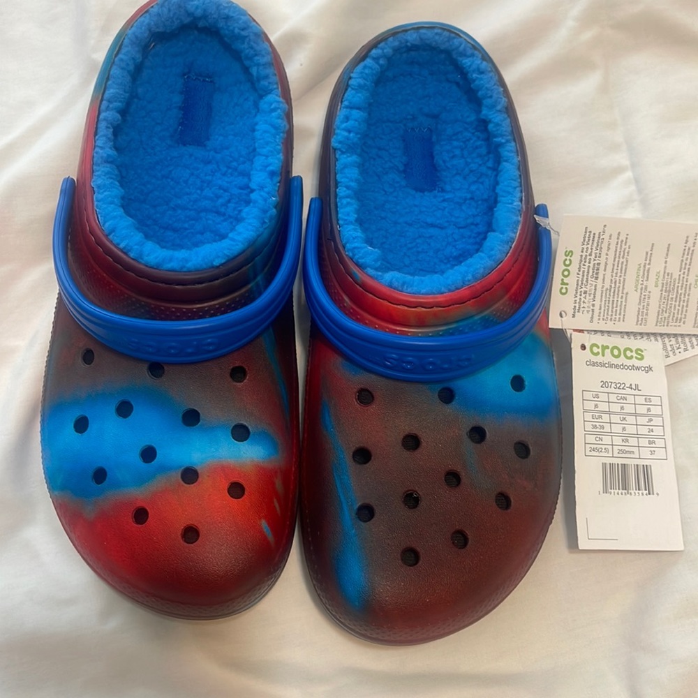 Blue and red linen crocs